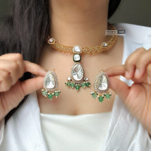 Load image into Gallery viewer, Uncut Kundan Golden Hasli Spiral Necklace set