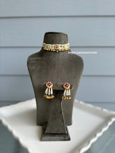 Load image into Gallery viewer, Vanya Multicolor Pearl kemp stone Simple dainty choker necklace set