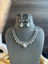 Load image into Gallery viewer, Classy New Victorian American Diamond twisted necklace set