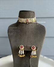 Load image into Gallery viewer, Vanya Multicolor Pearl kemp stone Simple dainty choker necklace set