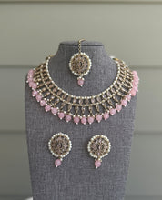 Load image into Gallery viewer, Naira polki Pearl kundan Polki Choker Necklace set with Maangtikka