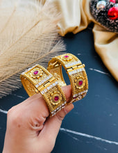 Load image into Gallery viewer, Set of 2 Bangles Rajwadi Amrapali Openable Stone gold finish