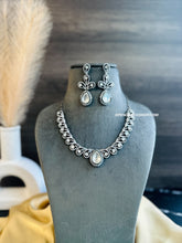 Load image into Gallery viewer, Classy New Victorian American Diamond twisted necklace set