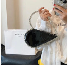 Load image into Gallery viewer, Rhinestone Heart Valentine Clutch Bag