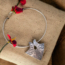 Load image into Gallery viewer, Veena German Silver Solid Hasli Necklace