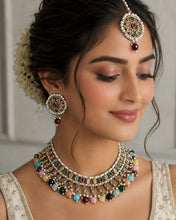 Load image into Gallery viewer, Naira polki Pearl kundan Polki Choker Necklace set with Maangtikka