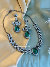 Load image into Gallery viewer, Classy New Victorian American Diamond twisted necklace set