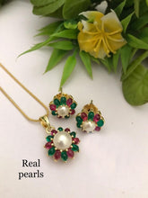 Load image into Gallery viewer, Real Pearl Ruby Green Pendant Necklace set