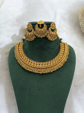 Load image into Gallery viewer, Real gold looking Temple Ethnic Necklace set with maangtikka
