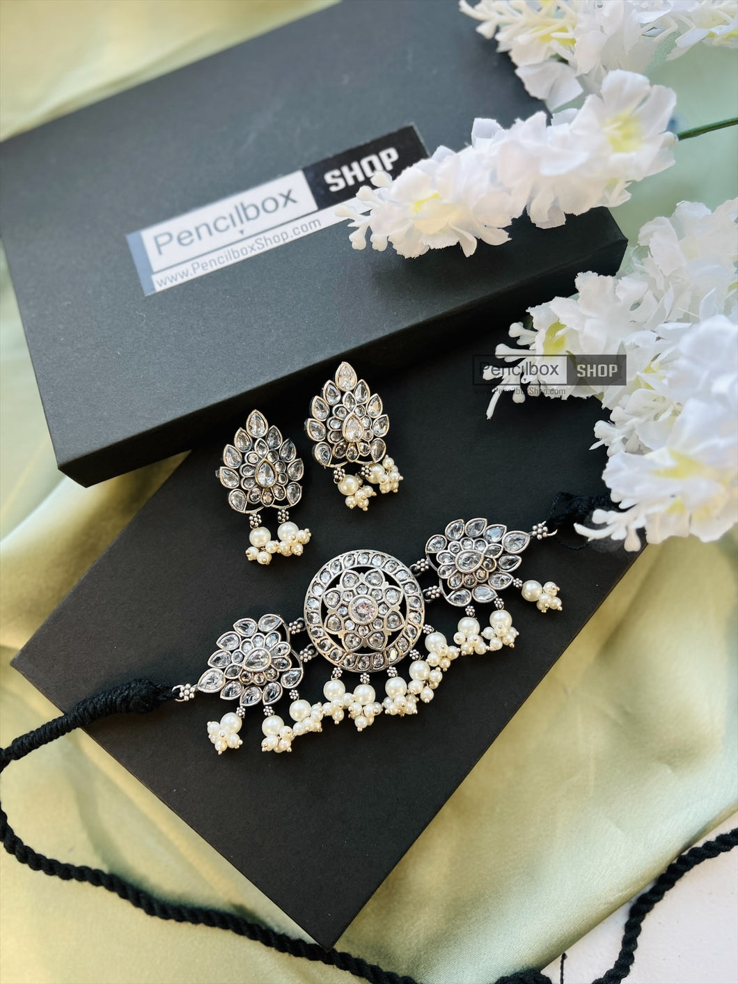 Aashi White German silver Flower stone necklace choker set