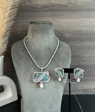 Load image into Gallery viewer, American Diamond Victorian invisible Premium Flower pendant set