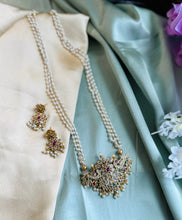 Load image into Gallery viewer, Long Pearl Golden Ruby Green Peacock kemp stone temple Necklace set