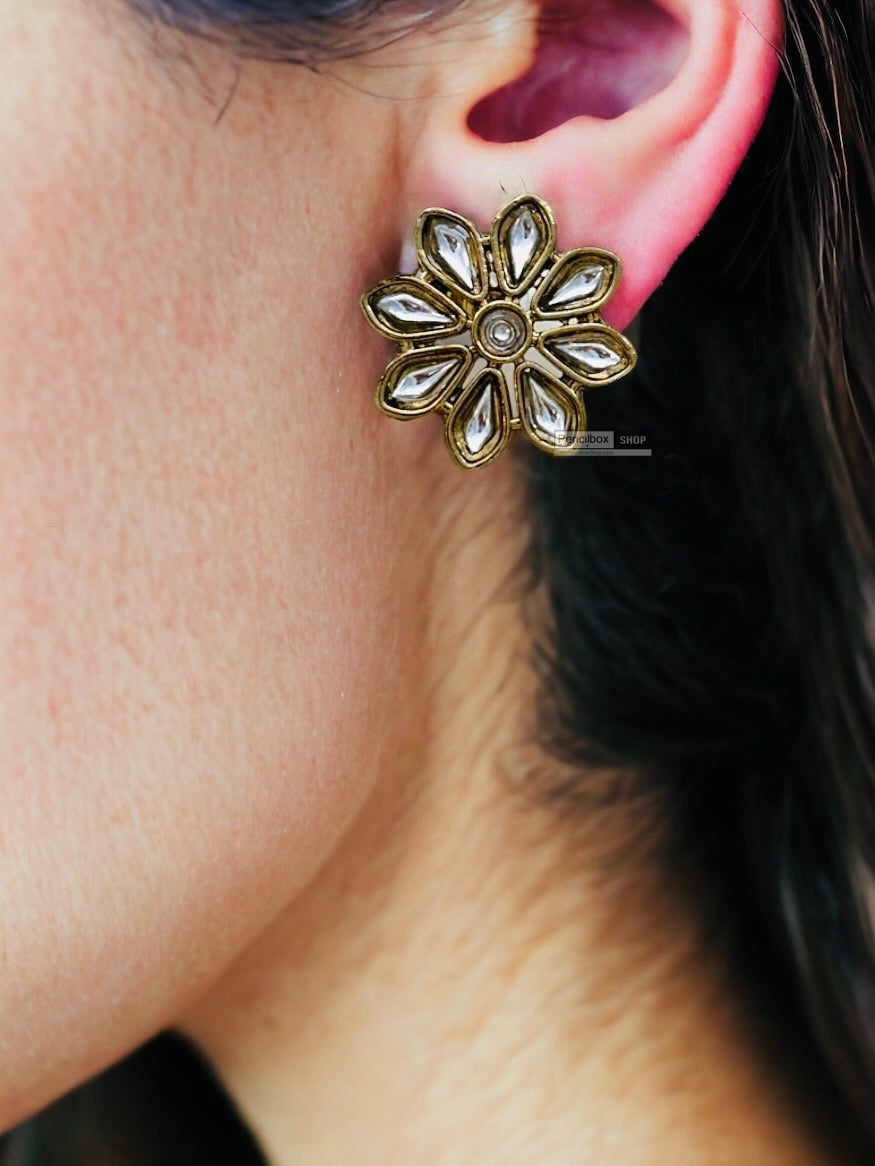 Golden antique Kundan Flower simple small stud earrings