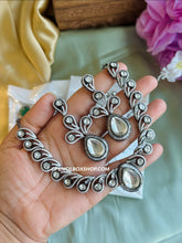 Load image into Gallery viewer, Classy New Victorian American Diamond twisted necklace set