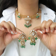 Load image into Gallery viewer, Uncut Kundan Golden Hasli Spiral Necklace set