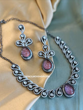 Load image into Gallery viewer, Classy New Victorian American Diamond twisted necklace set