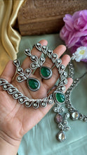 Load image into Gallery viewer, Classy New Victorian American Diamond twisted necklace set
