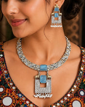 Load image into Gallery viewer, Firozi sky blue Nandi Fusion German Silver Dual tone Necklace set