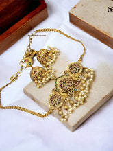 Load image into Gallery viewer, Multicolor Dainty Peacock kemp stone pearl choker necklace set