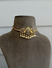 Load image into Gallery viewer, Multicolor Dainty Peacock kemp stone pearl choker necklace set