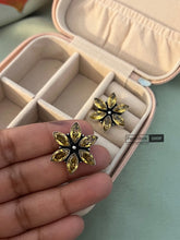 Load image into Gallery viewer, German silver Small Flower stud earrings
