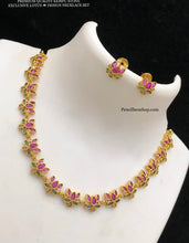 Load image into Gallery viewer, Simple kemp stone Lotus Dainty Necklace set