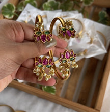 Load image into Gallery viewer, Kemp Stone Pearl lotus flower adjustable Cuff bracelet Kada