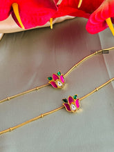 Load image into Gallery viewer, Golden polish Jadau Stone Kundan anklet