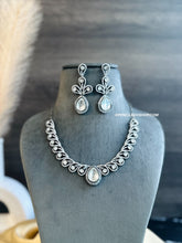 Load image into Gallery viewer, Classy New Victorian American Diamond twisted necklace set