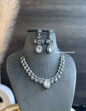 Load image into Gallery viewer, Classy New Victorian American Diamond twisted necklace set