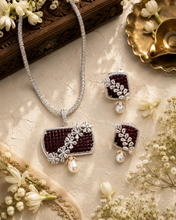 Load image into Gallery viewer, American Diamond Victorian invisible Premium Flower pendant set