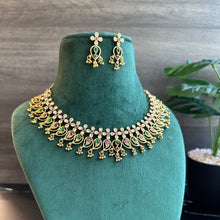 Load image into Gallery viewer, Multicolor cz Dainty Kemp Stone Flower necklace set