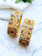 Load image into Gallery viewer, Set of 2 Bangles Rajwadi Amrapali Openable Stone gold finish