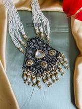 Load image into Gallery viewer, Silver White Kundan Oxidised Afghani Necklace