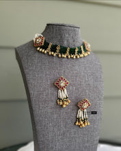 Load image into Gallery viewer, Multicolor Hydro beads Flower Kemp Stone Choker Necklace set
