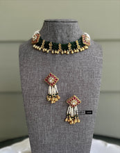 Load image into Gallery viewer, Multicolor Hydro beads Flower Kemp Stone Choker Necklace set
