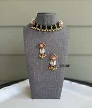 Load image into Gallery viewer, Multicolor Hydro beads Flower Kemp Stone Choker Necklace set