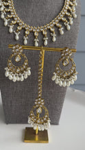 Load and play video in Gallery viewer, Radhs Golden White Kundan Polki Necklace Set with Maangtikka
