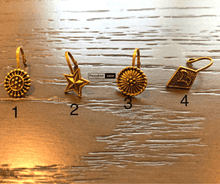 Load image into Gallery viewer, Oxidised Non-Pierced Nose Pin (Golden Finish)