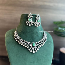 Load image into Gallery viewer, Victorian Doublet Tayani Gold plated Premium Hasli necklace set
