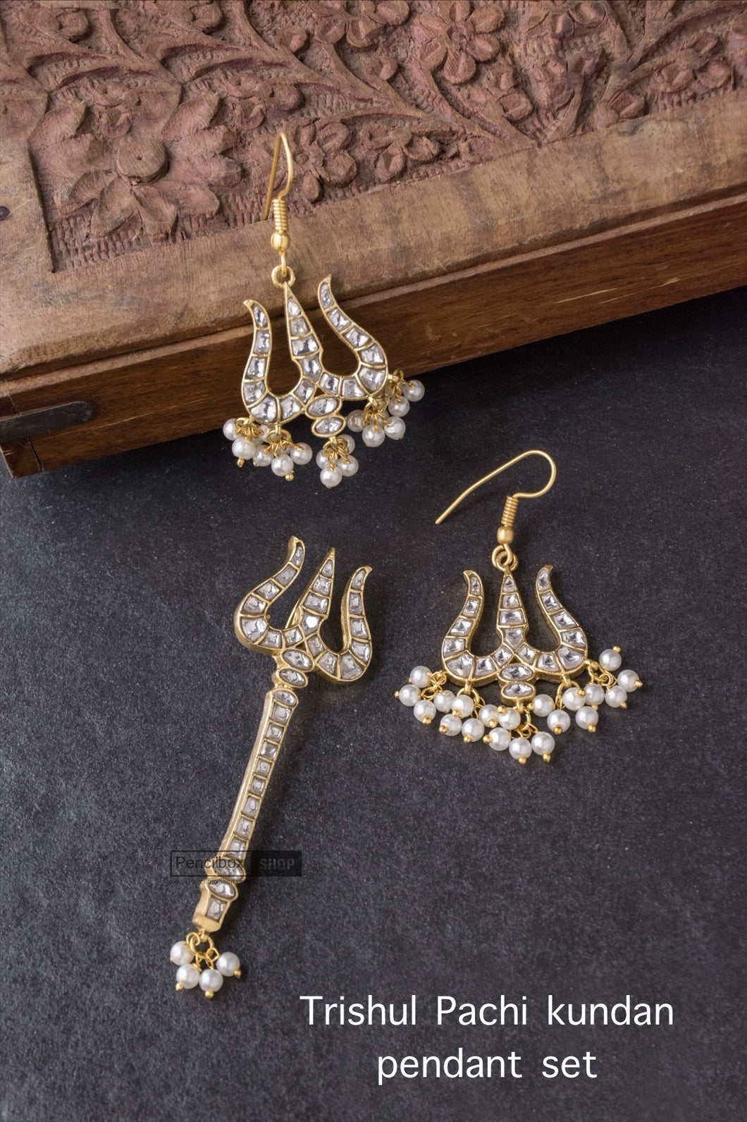 Pachi kundan White Trishul Pendant set