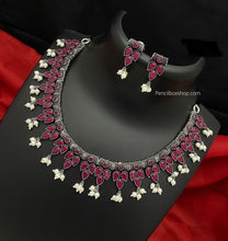 Load image into Gallery viewer, Dainty German silver stone pearl sleek necklace set
