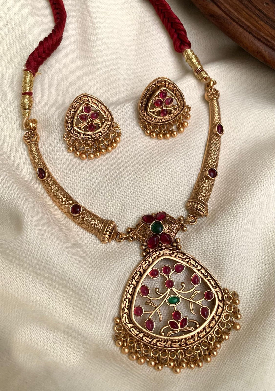 Dainty Pearl Ruby Green White Temple Ethnic Necklace set
