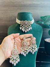 Load image into Gallery viewer, Zoe Baby Pink Pearl polki Kundan choker set with maangtikka
