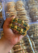 Load image into Gallery viewer, Ganpati Jade Pearl Kada Pair Set
