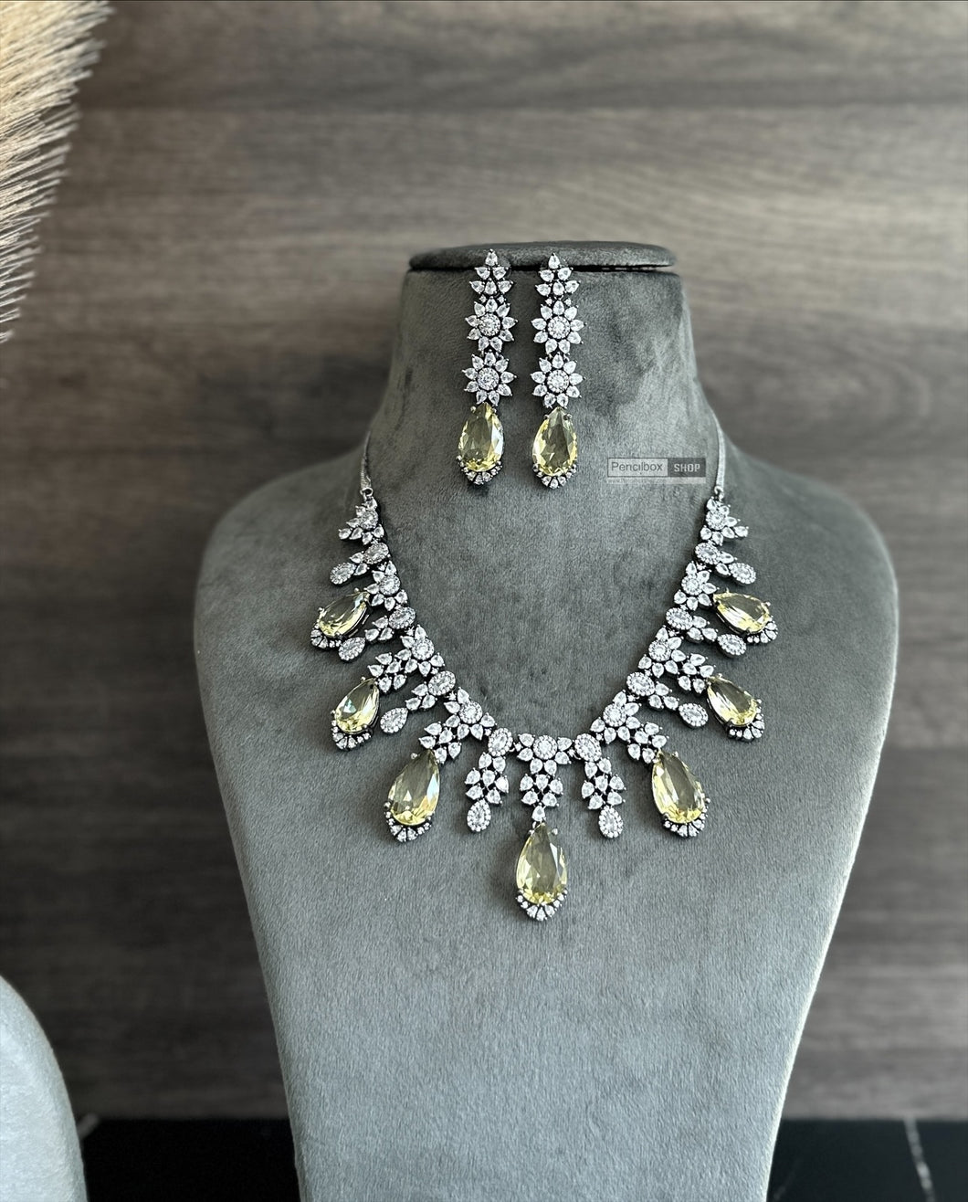 May Lemon yellow Victorian American Diamond Necklace set