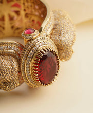 Load image into Gallery viewer, Sabya Maharaja Inspired Openable premium Luxe Edition Bangle
