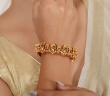 Load image into Gallery viewer, Rajwadi Ganesha Kemp Stone Ruby Green Openable Kada Pair
