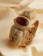 Load image into Gallery viewer, Sabya Maharaja Inspired Openable premium Luxe Edition Bangle
