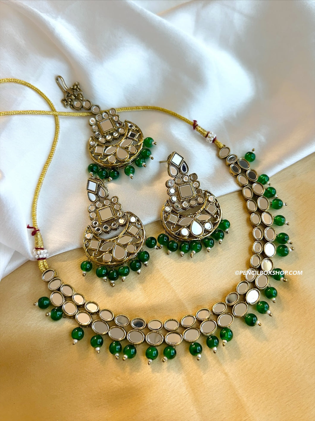 Green Simple Mirror Necklace set with maangtikka